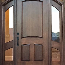 Арочная входная дверь с массивом ольхи ЭДМ-2819