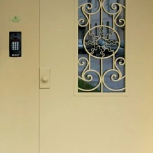 Металлическая дверь в подъезд бежевого окраса МДП-535